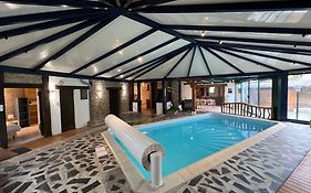 Rigolet Maison En Ville Avec Piscine Interieure